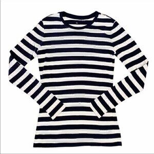 Classic Comfort Meets Modern Style with Gap Long-sleeve Tee in Navy Stripe